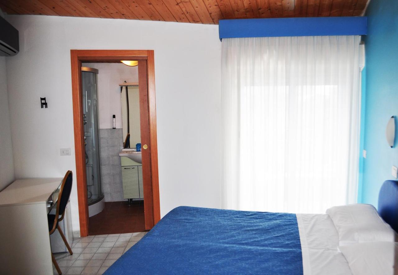 Hotel Albatros Roseto Degli Abruzzi Exterior photo