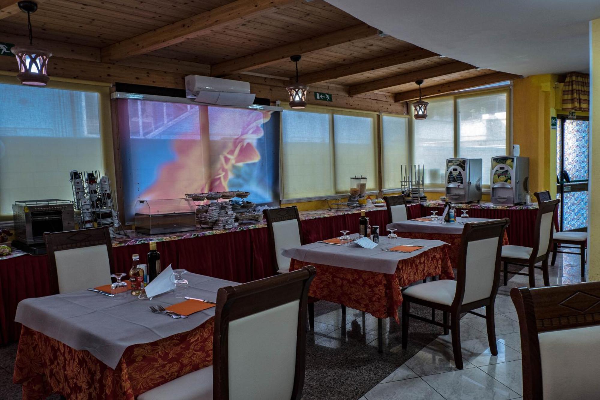 Hotel Albatros Roseto Degli Abruzzi Exterior photo